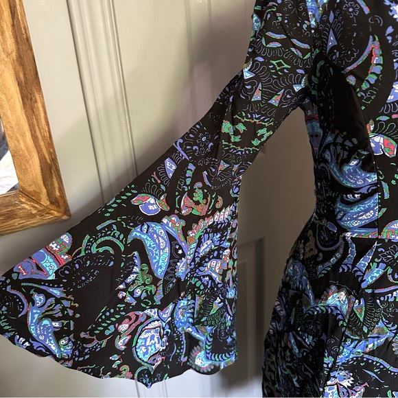 EXPRESS Bell Sleeve Dress - Picture 3 of 9